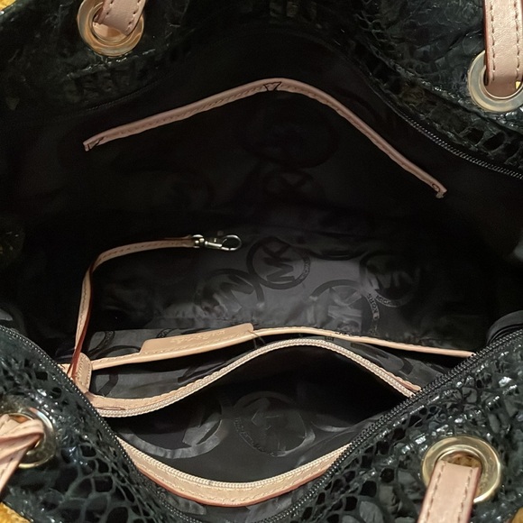 Michael Kors purse - Picture 3 of 5